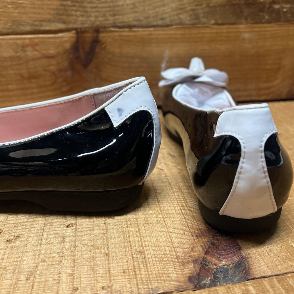 Taryn Rose • Berndt •Slip on 6M Black/White Patent Leather - Picture 6 of 9